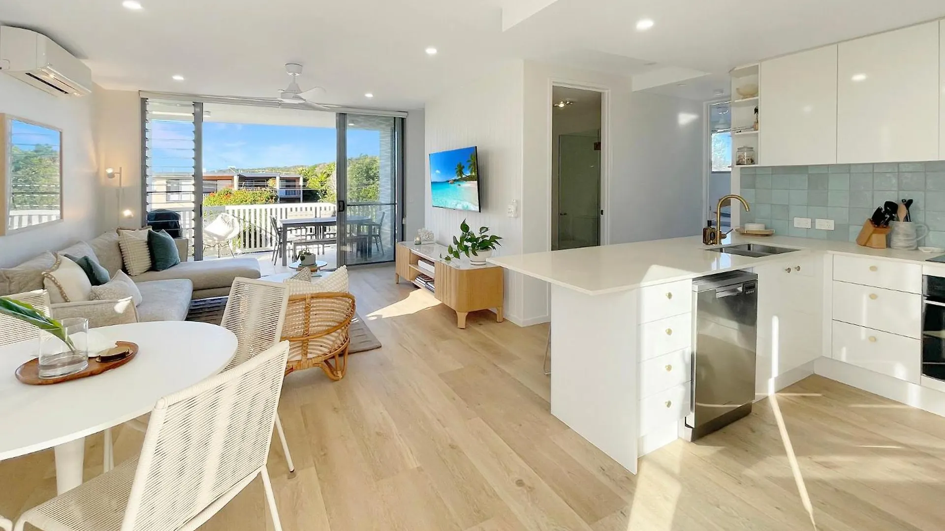 Beautifully Appointed - Sophisticated, Steps From The Sand Maroochydore Apartament